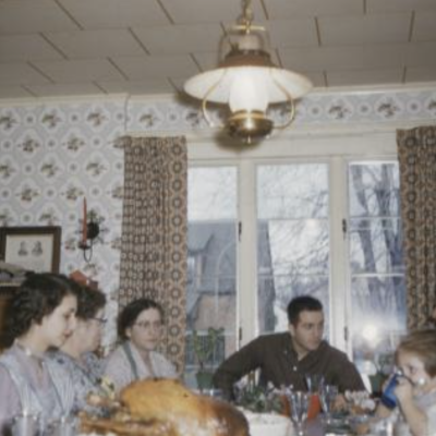 Festa e comunhão: A mesa como lugar de formação e convívio